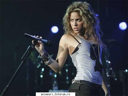 :wink2: shakira in concerte